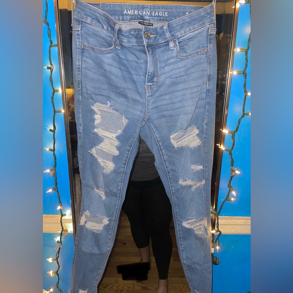 American Eagle Distressed Light Wash Jean | Size: 10 Short